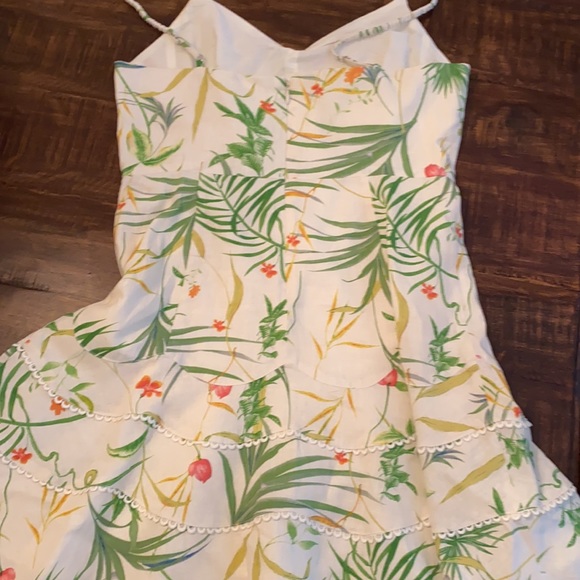 A loves a floral print dress - Picture 5 of 6